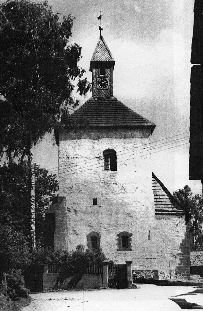 Der Kirchturm- und Wehrturm der ehemaligen Burg Lüthorst